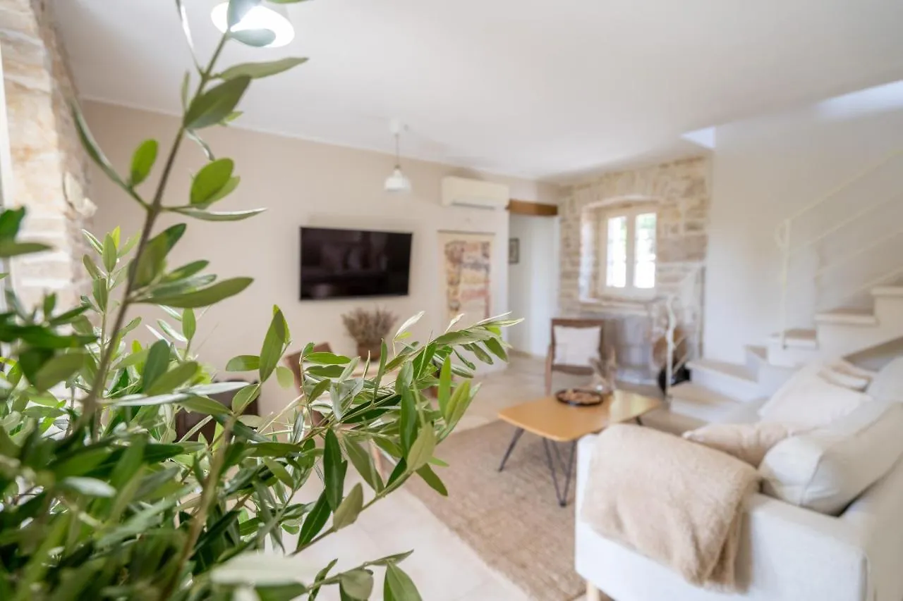 New!!!Villa D'Vita On Huge Fenced Property Tinjan 度假居