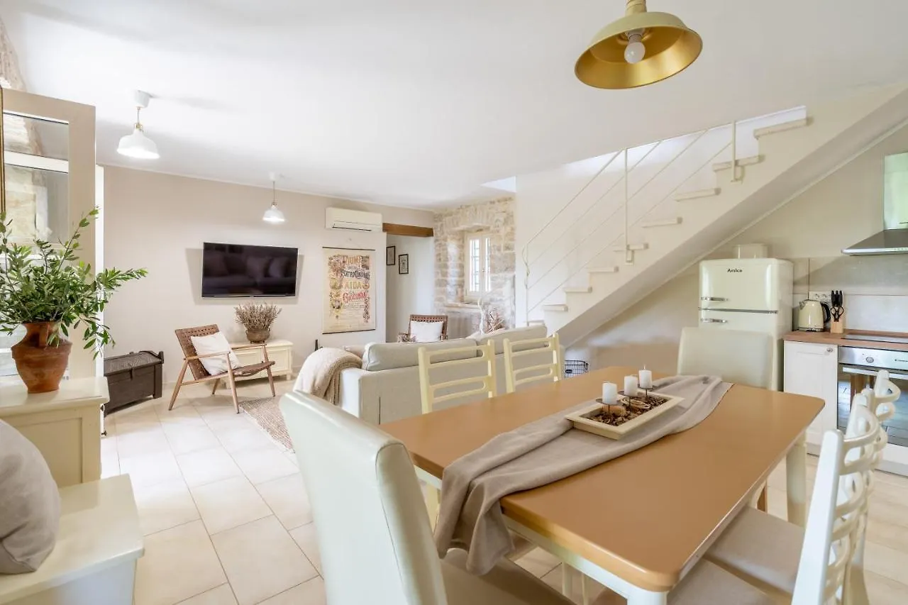 New!!!Villa D'Vita On Huge Fenced Property Tinjan 度假居