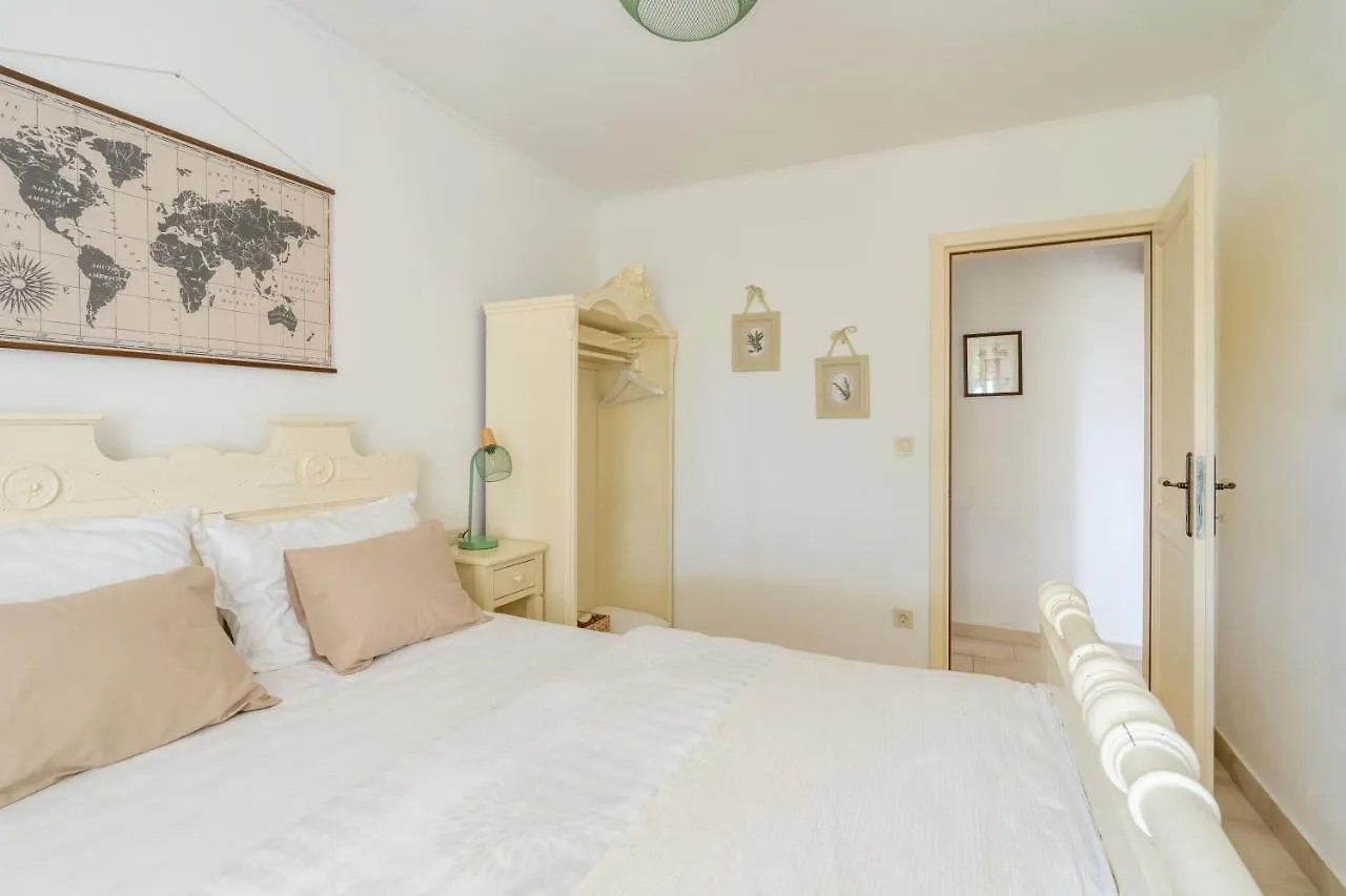 New!!!Villa D'Vita On Huge Fenced Property Tinjan