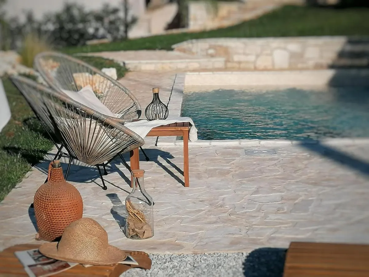 New!!!Villa D'Vita On Huge Fenced Property Tinjan Kroatien