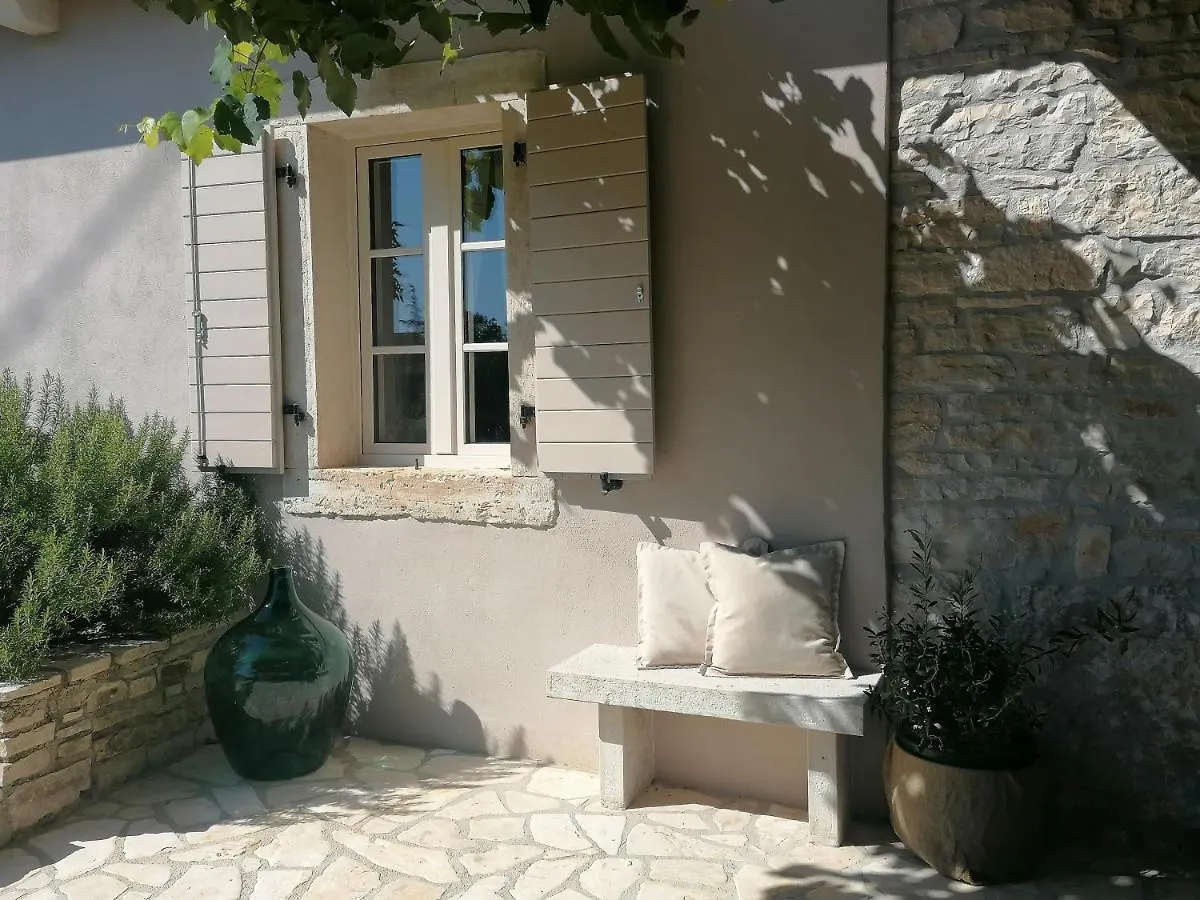 New!!!Villa D'Vita On Huge Fenced Property Tinjan Kroatien