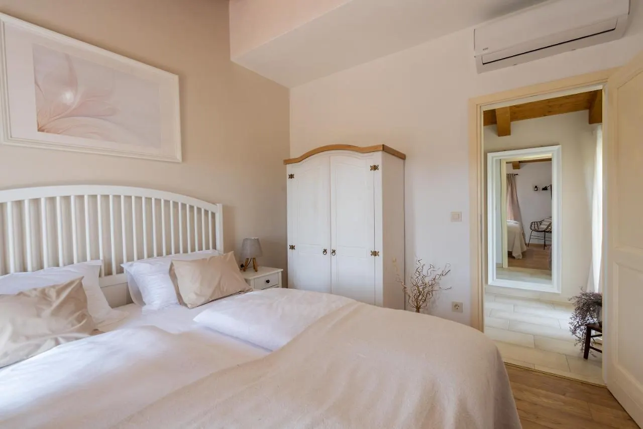 Ferienhaus New!!!Villa D'Vita On Huge Fenced Property Tinjan Kroatien